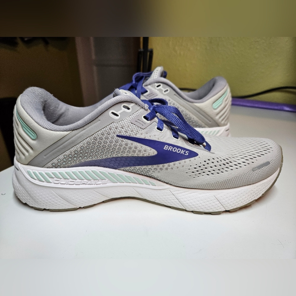 Brooks Womens Adrenaline GTS 22 Sz 10 D (Wide) Gray Running Shoes